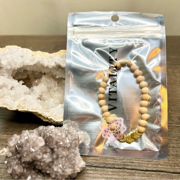 Vitality - Gold Sacred Arrow Wood Diffuser Bracelet - Picture 3 of 4